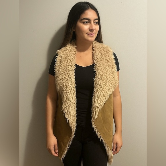 Coco + Jaimeson faux leather/fur suede vest - Picture 8 of 8